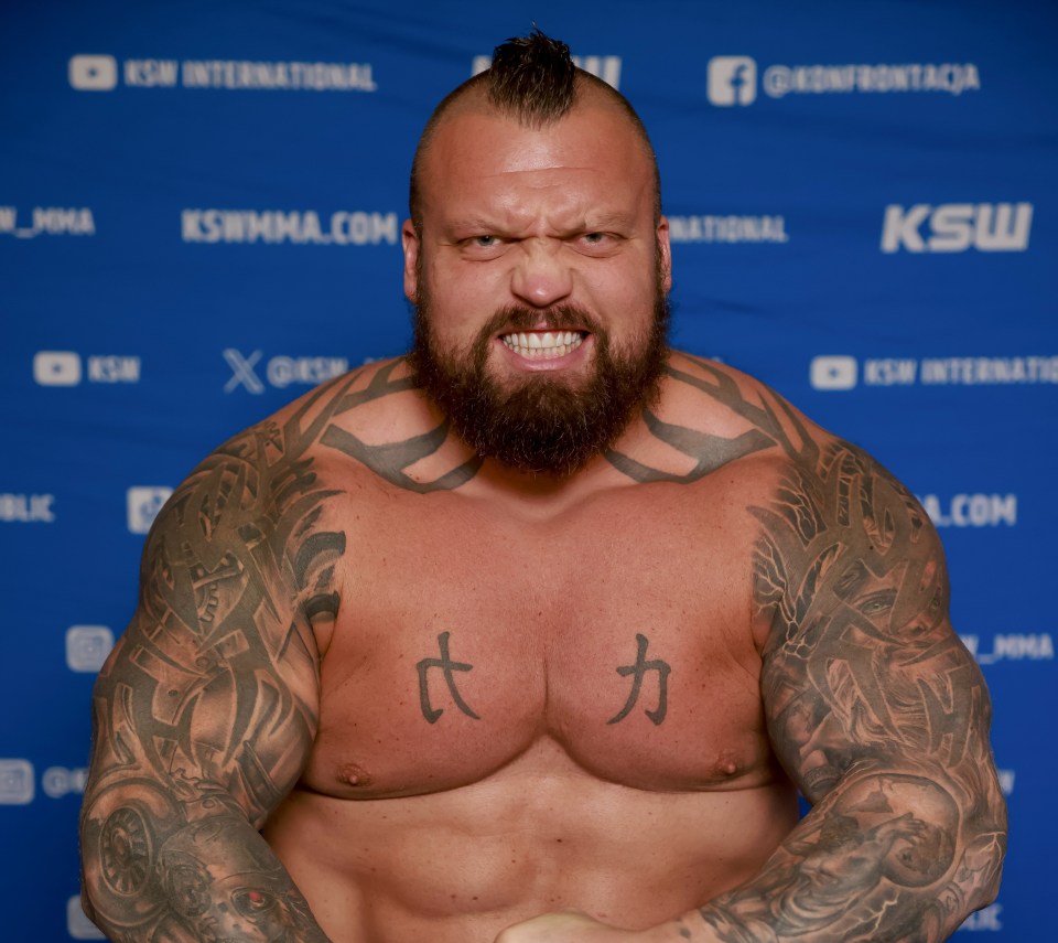 Hall has a MMA record of 1-0 as it stands