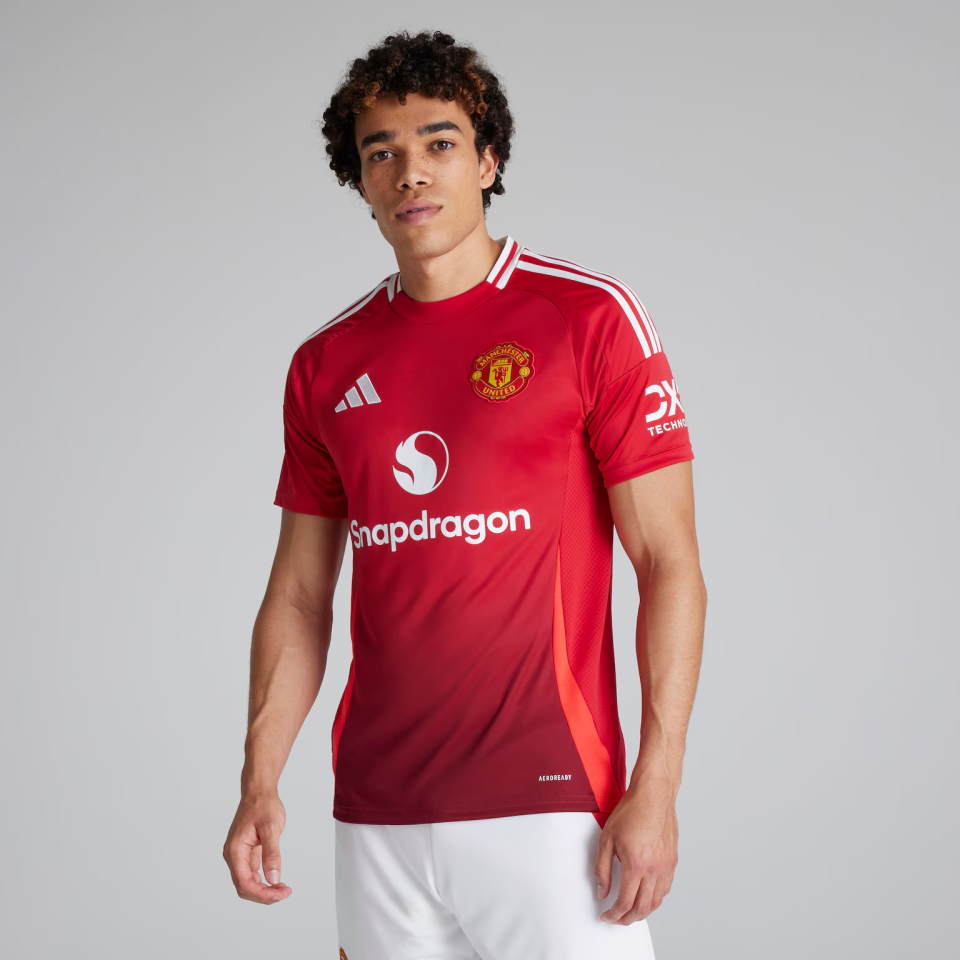 This Manchester United shirt is just £32